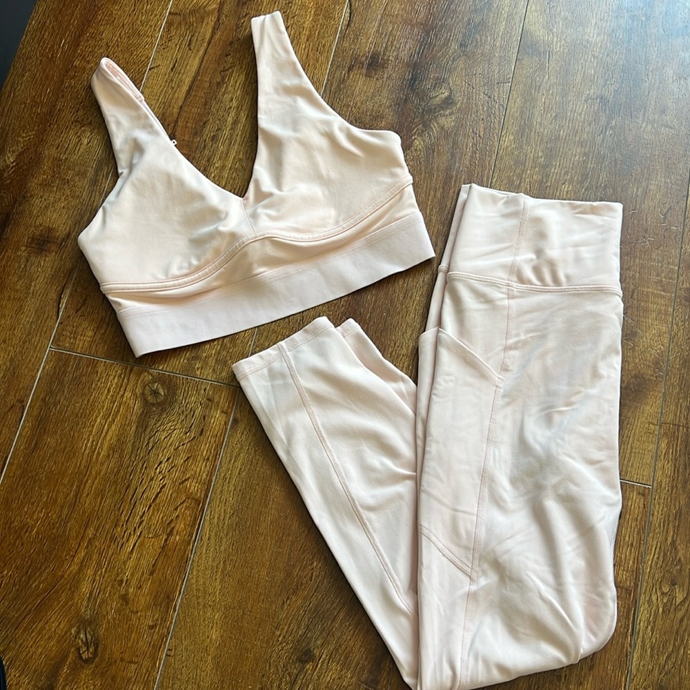 Baby pink size S Fabletics set. Worn 2-3x max.